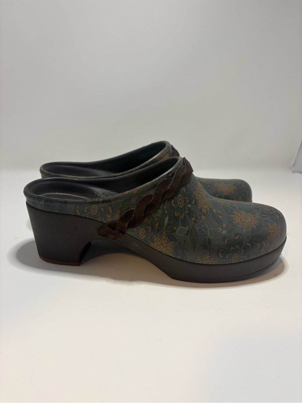 Crocs Women's Floral-Print Slip-On Clogs with Braided Strap - Olive Brown